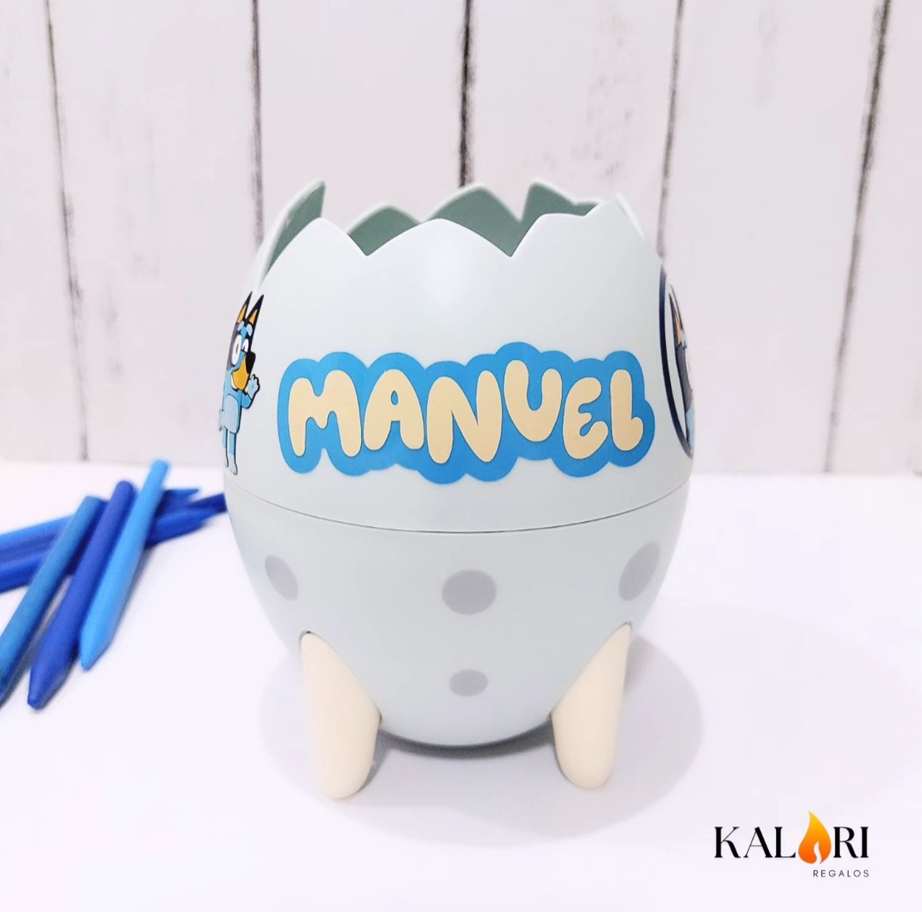 Bluey. Portalápices / Soporte Huevo Dinosaurio - Imagen 4