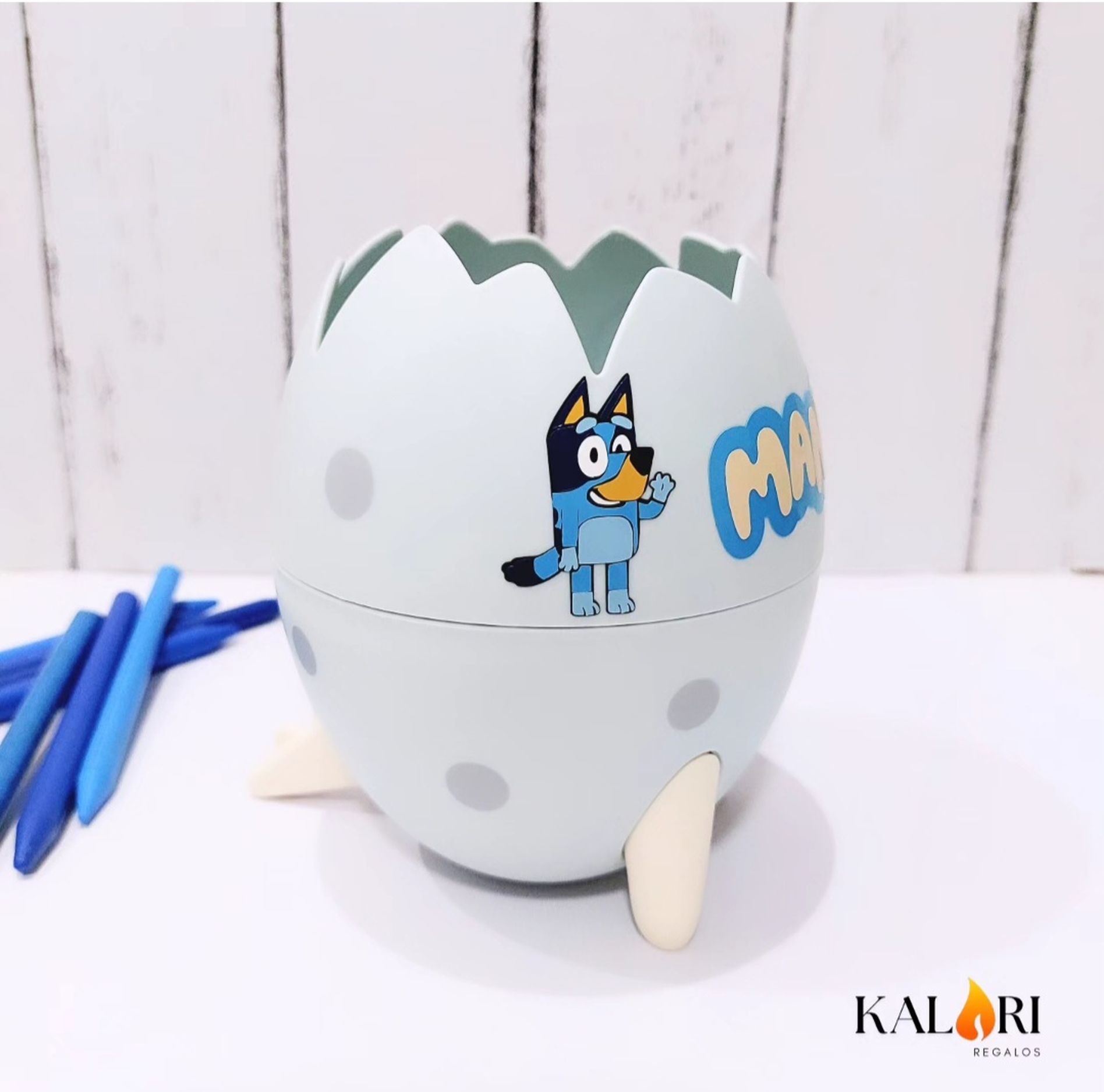 Bluey. Portalápices / Soporte Huevo Dinosaurio - Imagen 5