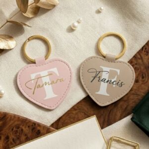 Llavero personalizado de corazón en beige y rosa