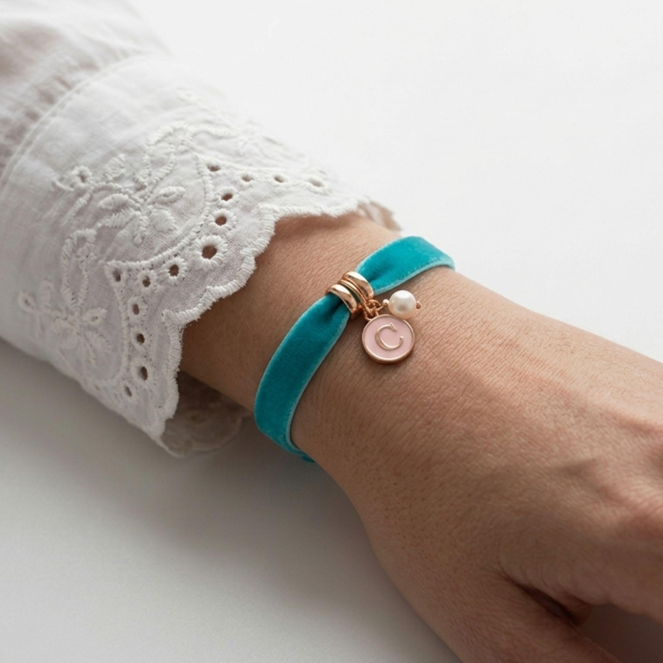 Pulseras de terciopelo para invitadas