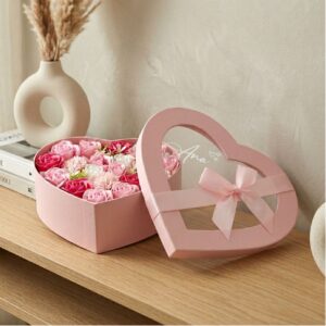 Caja de corazón con rosas de jabón de baño