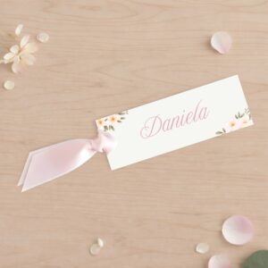 Tarjeta de asiento para comunión, modelo Valentina con fondo blanco.