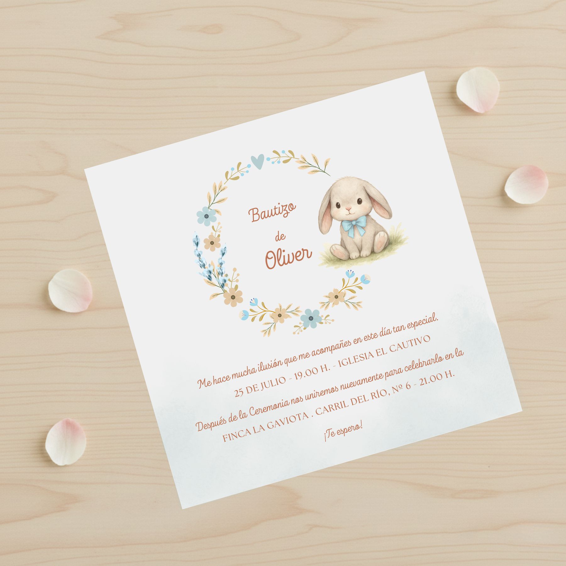 invitación de bautizo personalizada con ilustración de conejito en acuarela