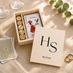 Juegos de cartas y dados como detalle para invitados de eventos