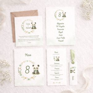 Colección completa de papelería para mesas de bautizo modelo Panda con marcasitios, minuta, número de mesa y seating plan.